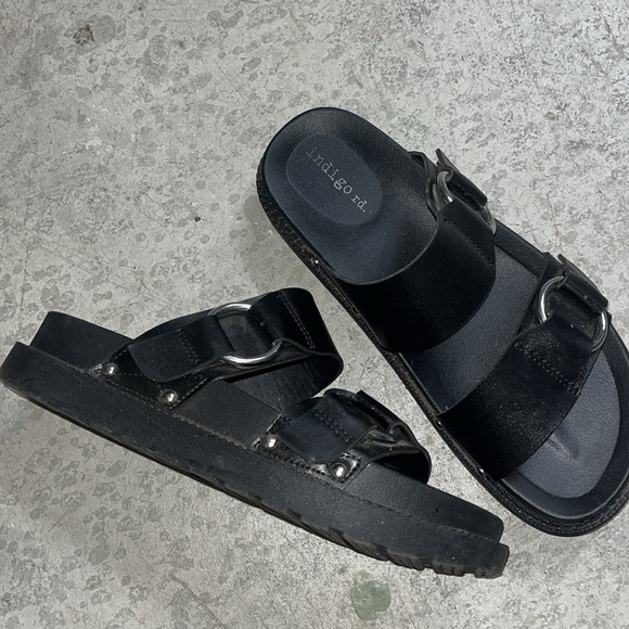Indigo Black Faux Leather Platform Sandals / Slides - Size 5.5 - Picture 10 of 11